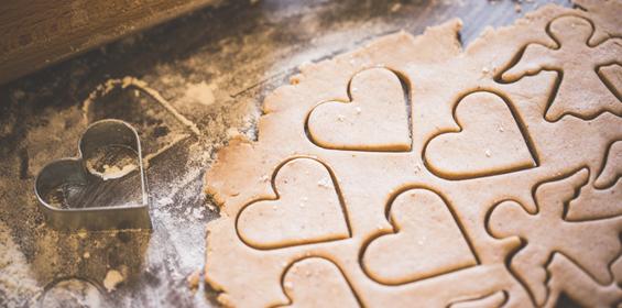 5. DOSSIER baking-christmas-lovely-hearts-sweets-p